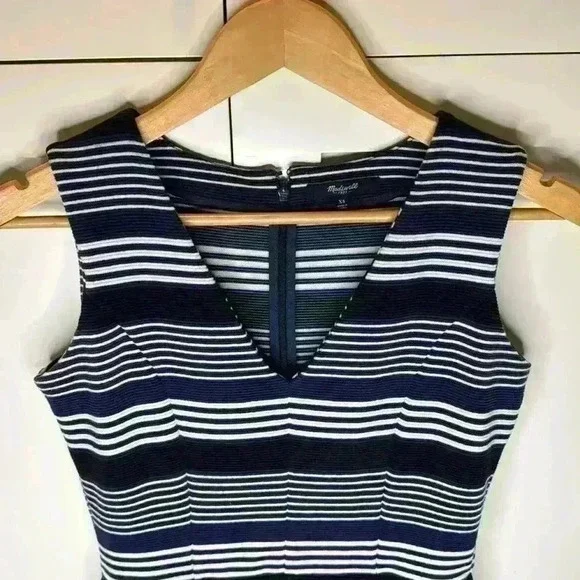 Madewell Gallerist Ponte V-Neck Dress Size XS - Picture 5 of 14